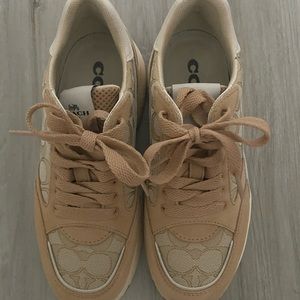 Khaki Coach Tech Runners